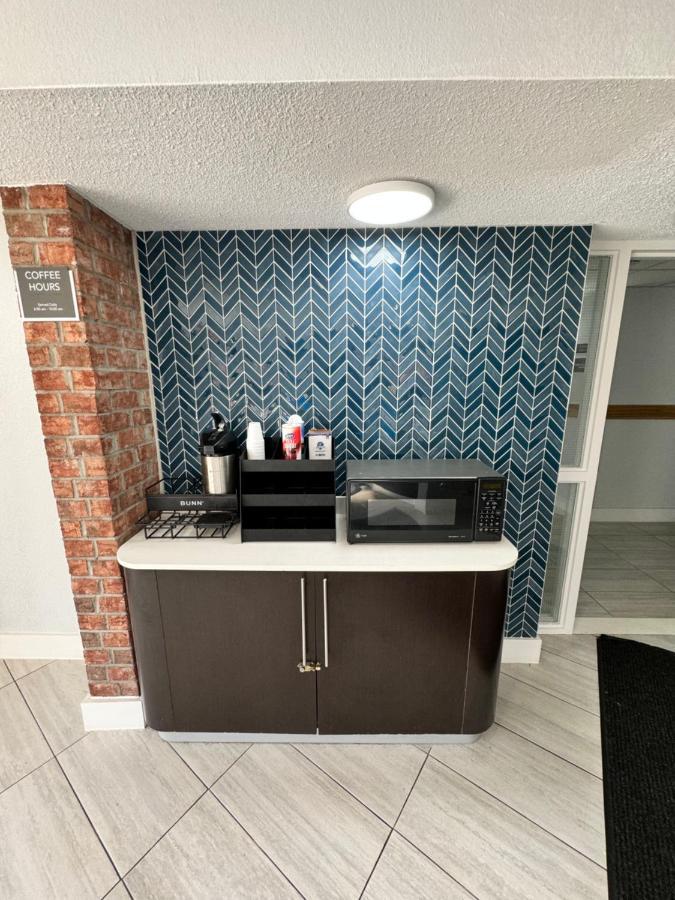 Studio 6 Suites East Syracuse Airport Екстер'єр фото